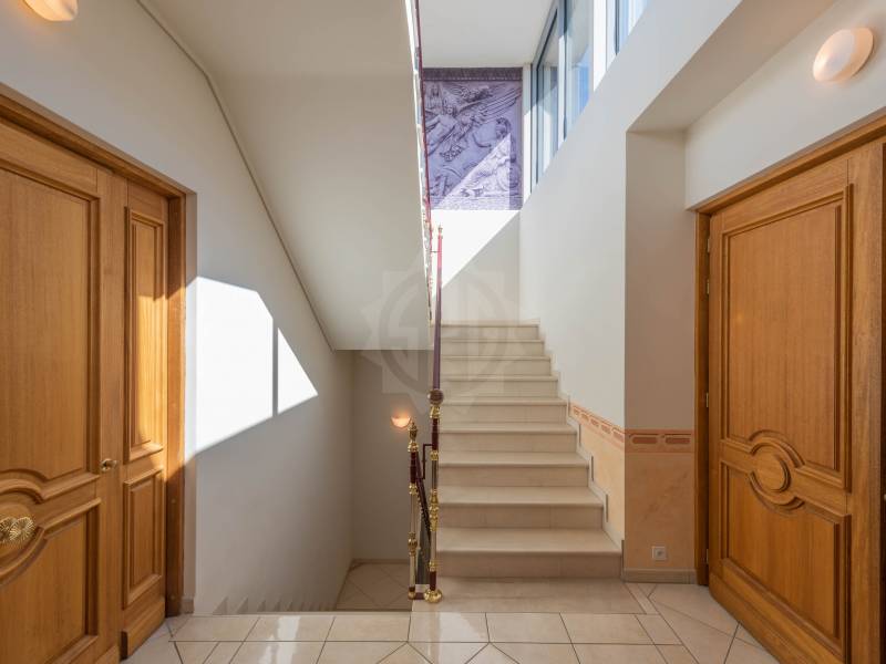 130m² office