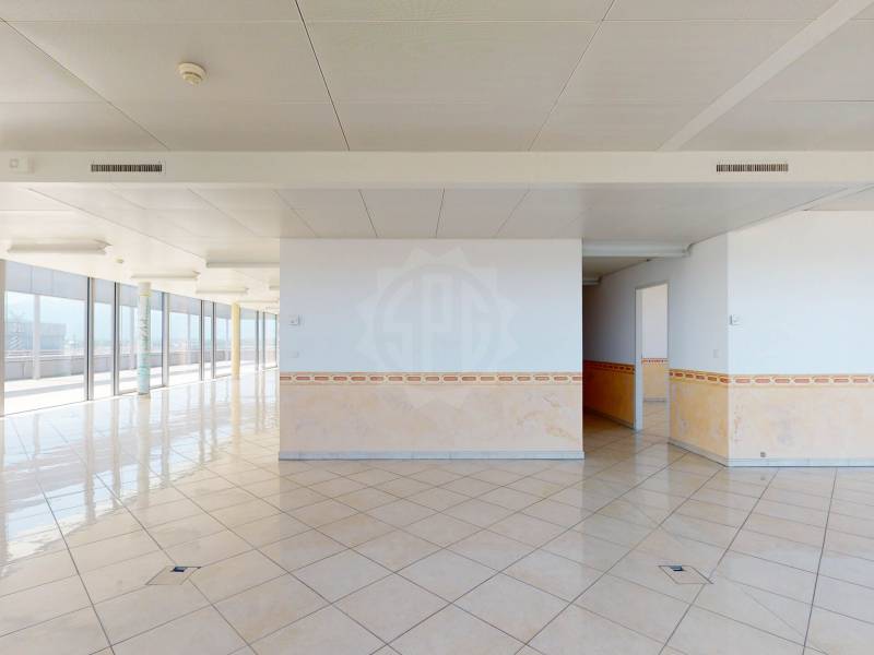130m² office