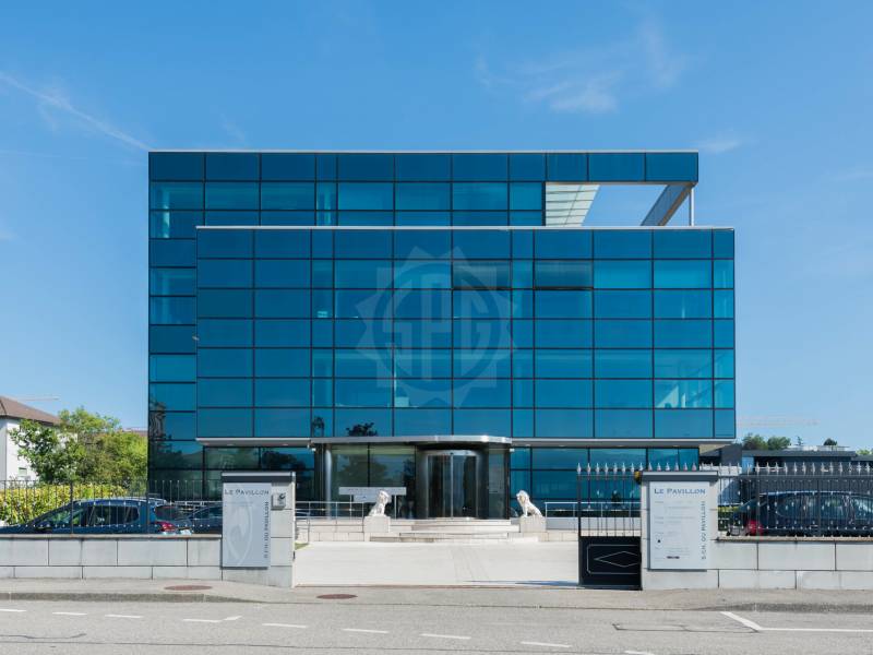 130m² office