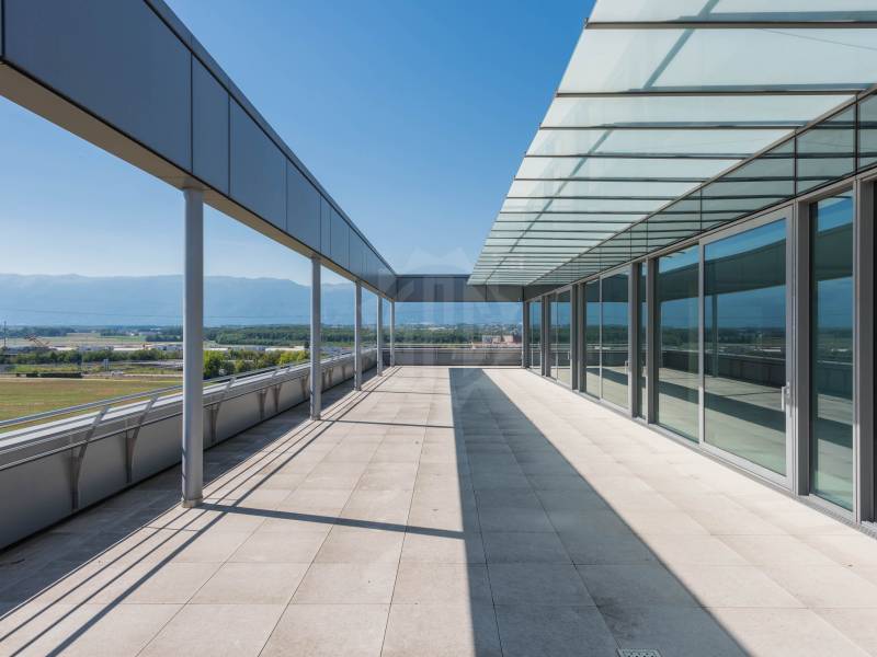 130m² office