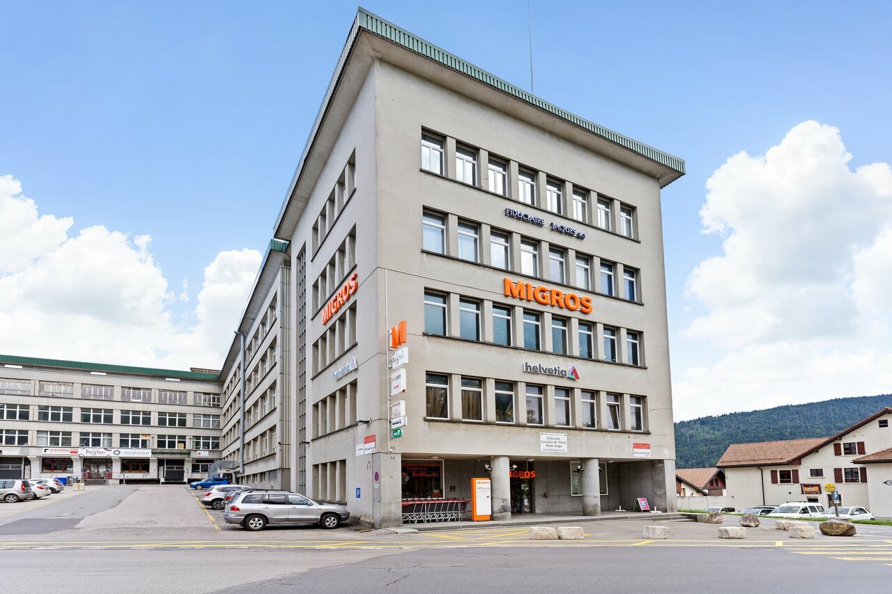 77m² commercial, photo 1 sur 6