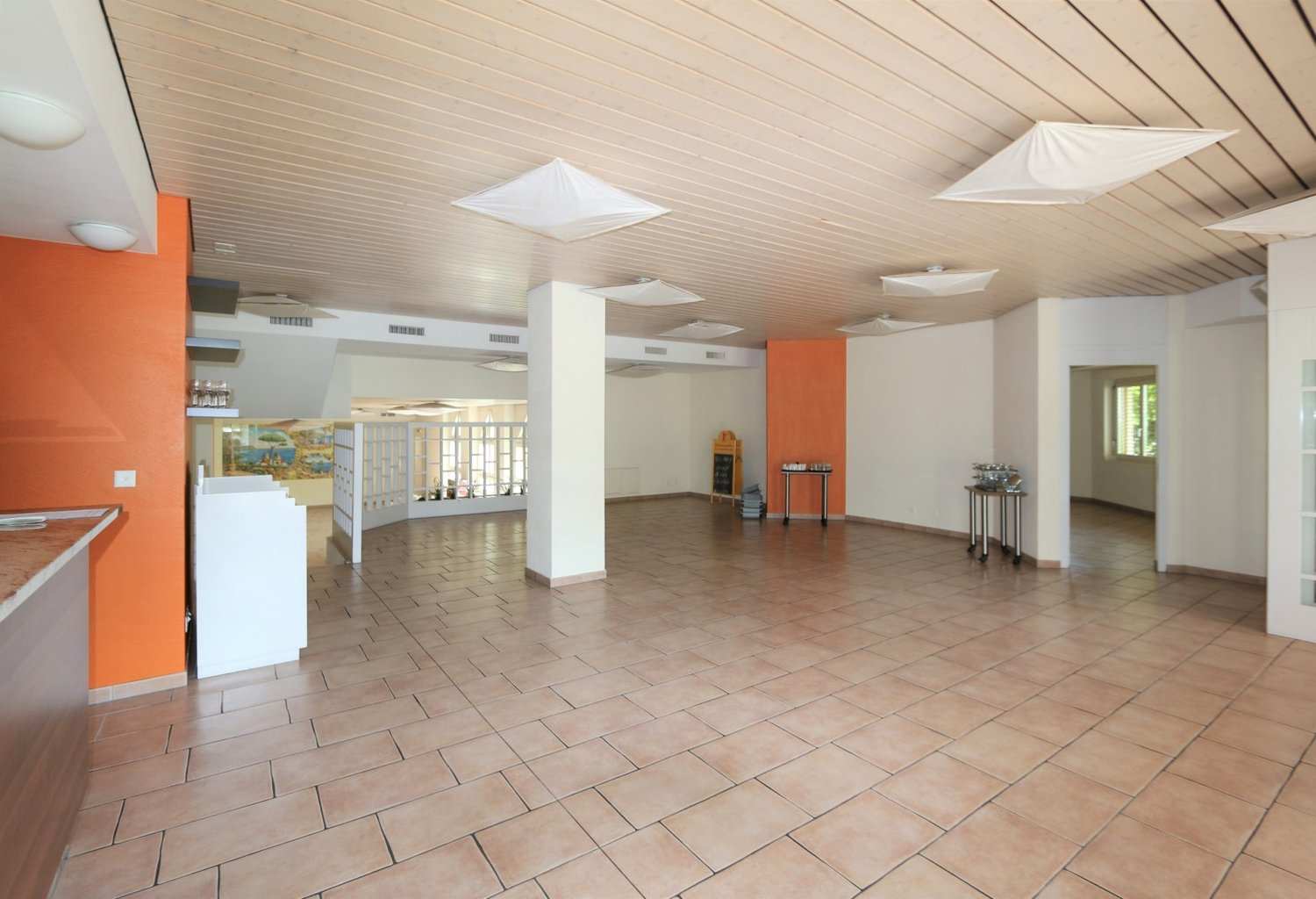 274m² restaurant