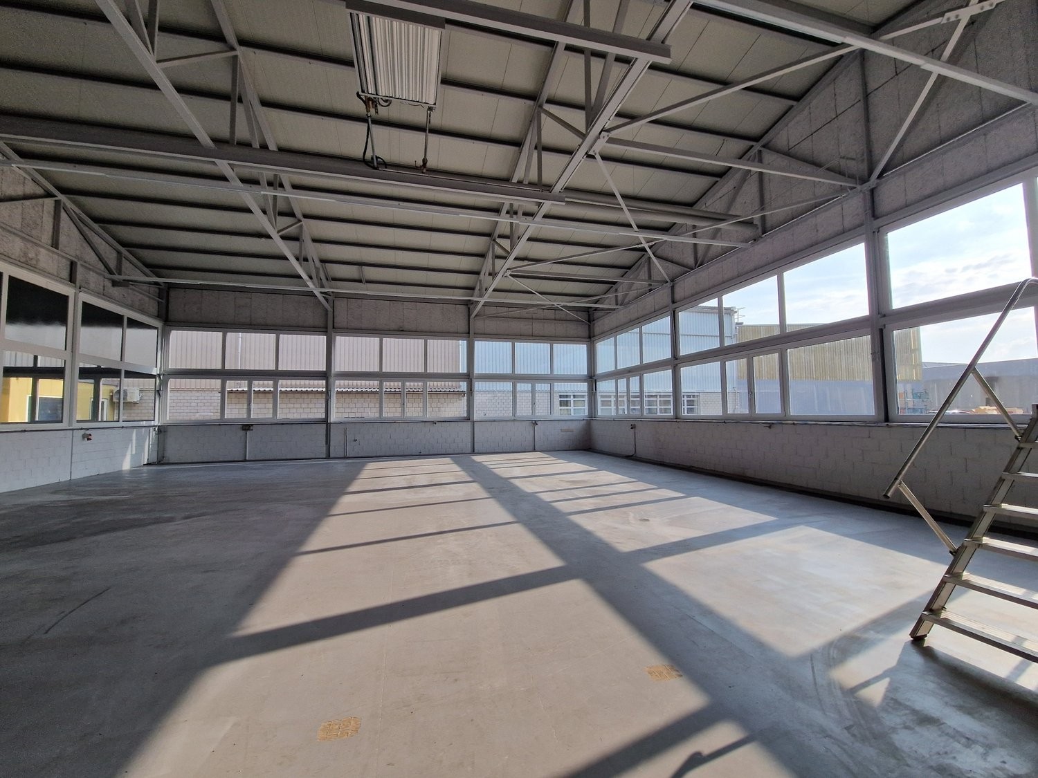 721m² commercial, photo 4 sur 8