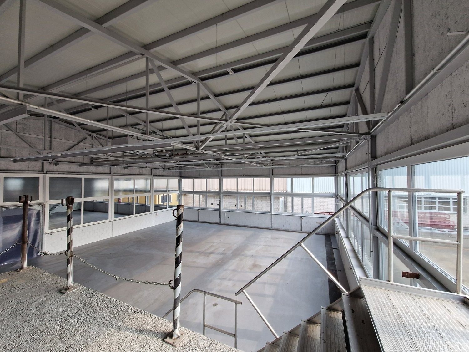 721m² commercial, photo 5 sur 8