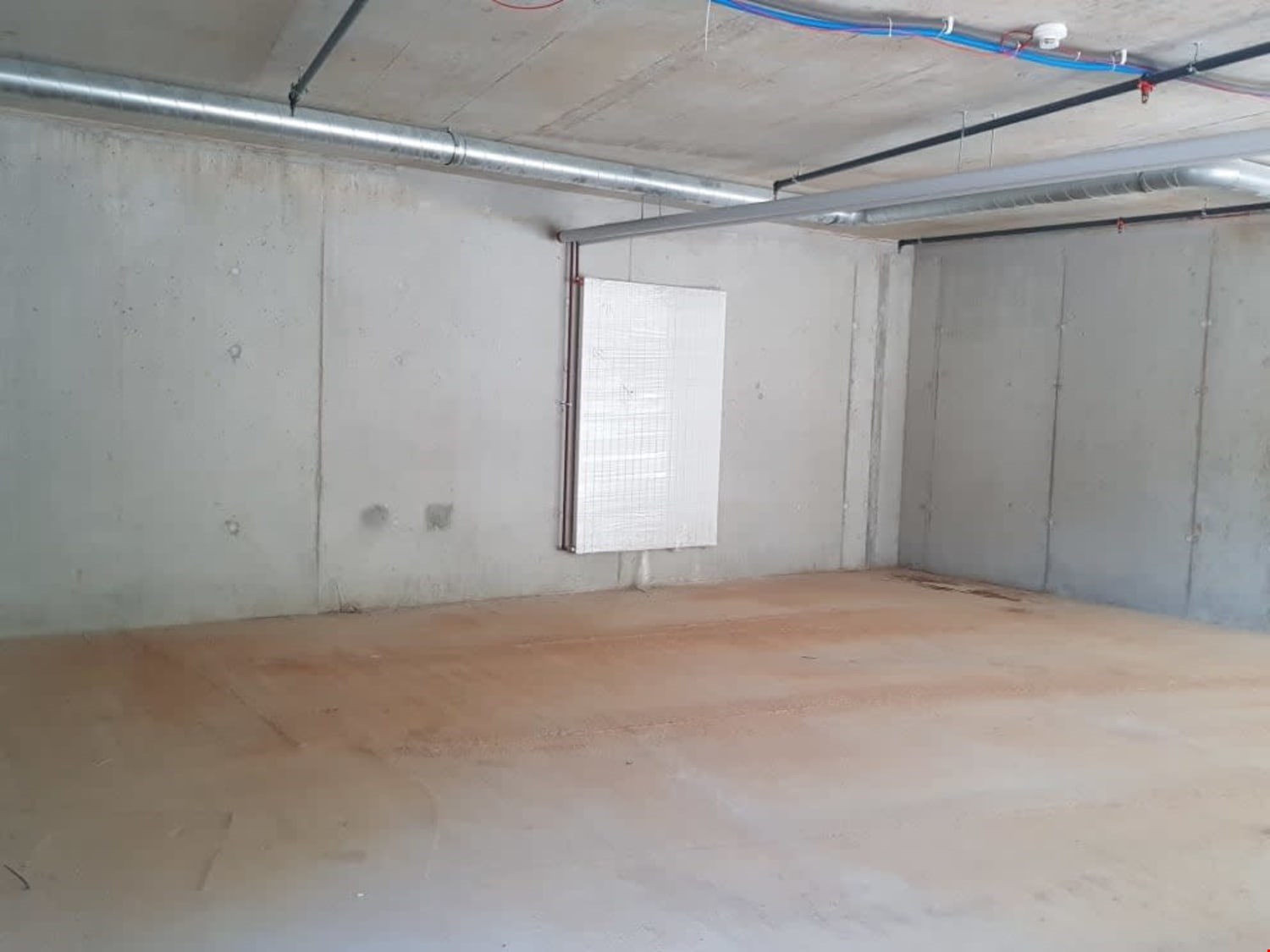 184m² commercial, photo 5 sur 10