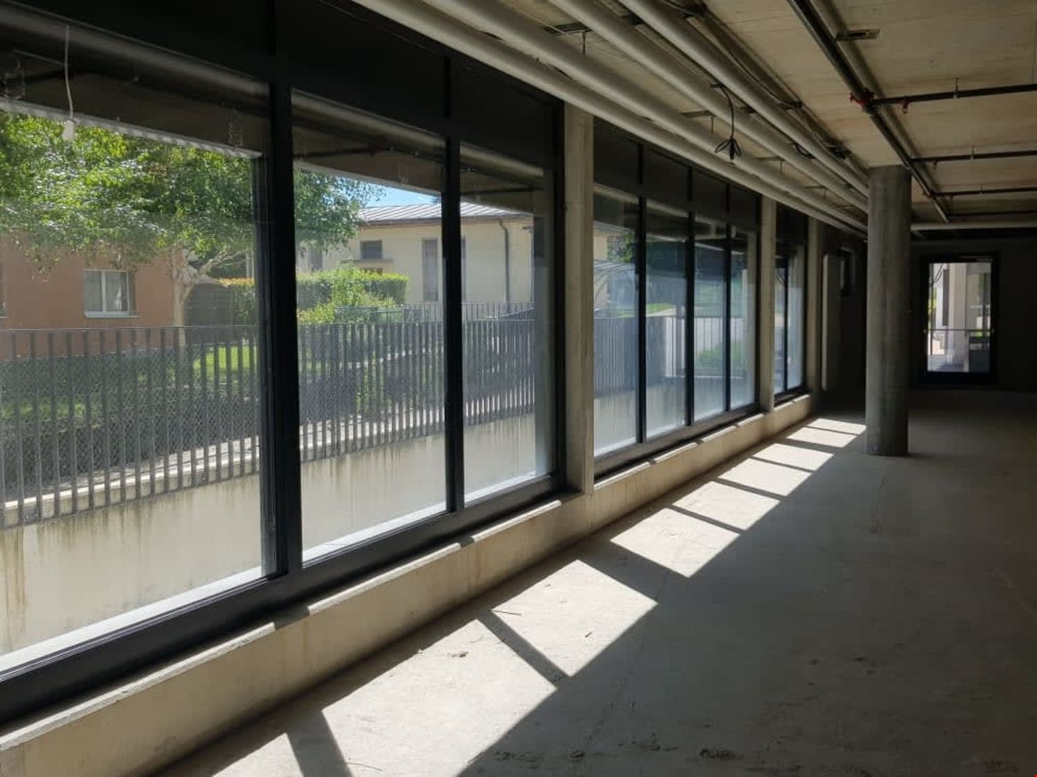184m² commercial, photo 2 sur 10