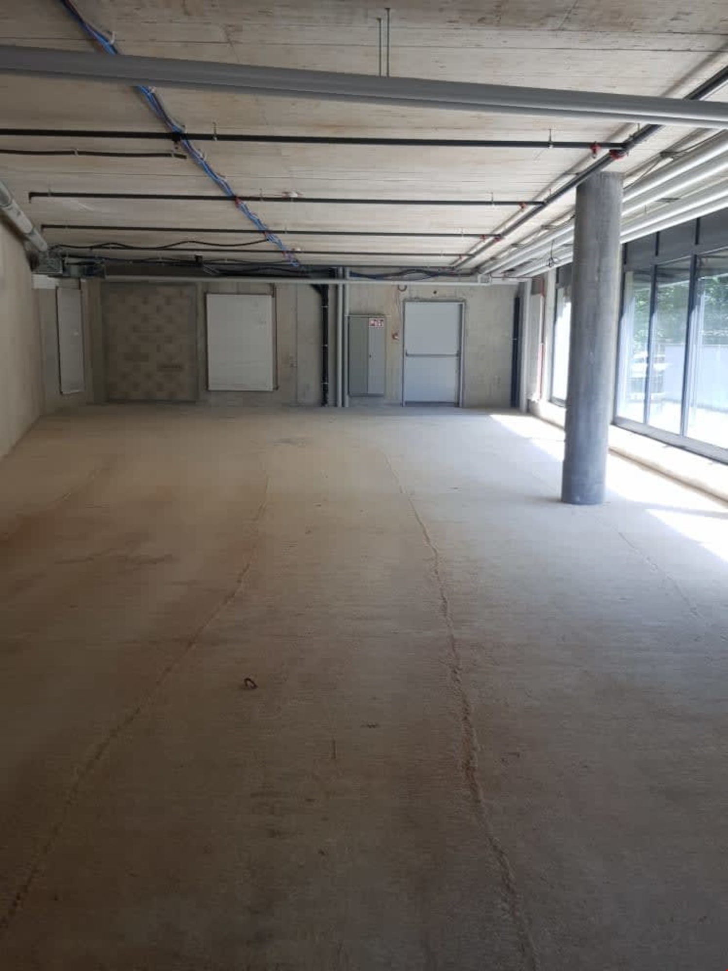 184m² commercial, photo 4 sur 10
