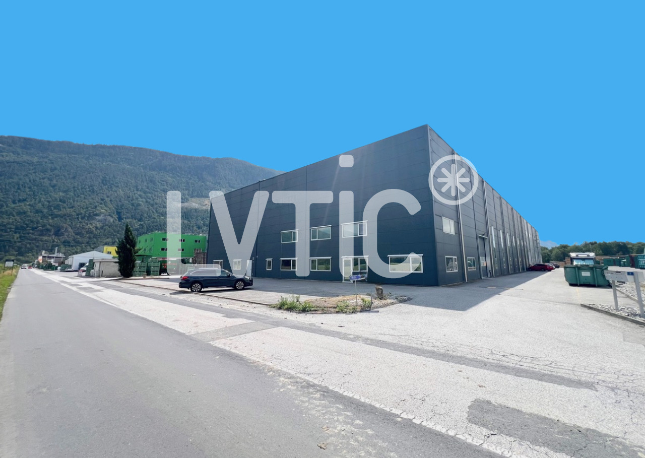 2030m² industrial object, photo 3 sur 10