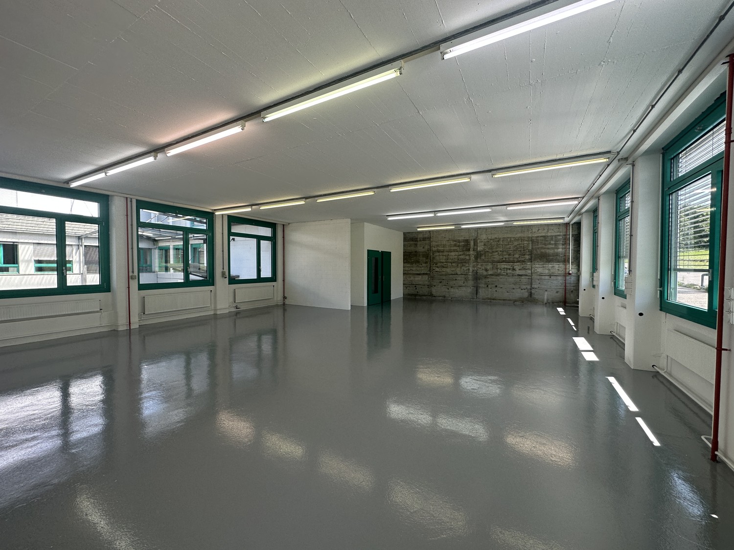 195m² commercial