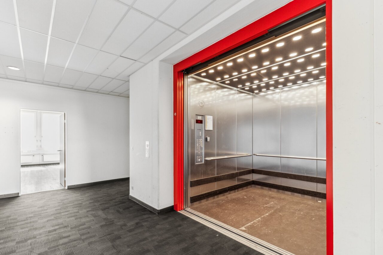 819m² bureau, photo 9 sur 10