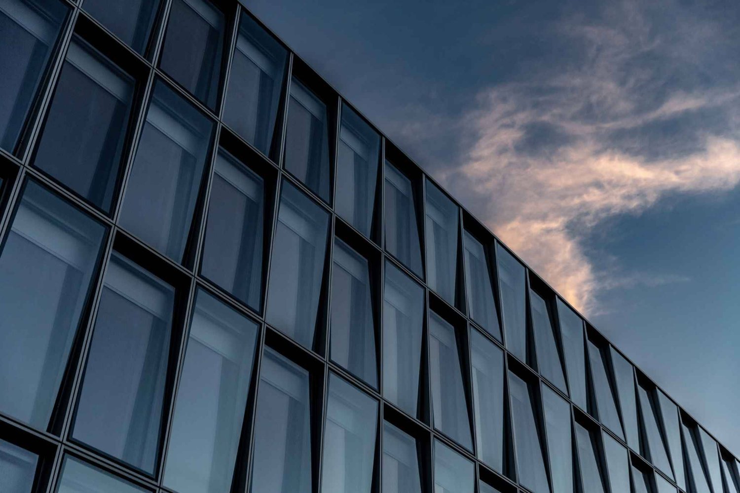 645m² office
