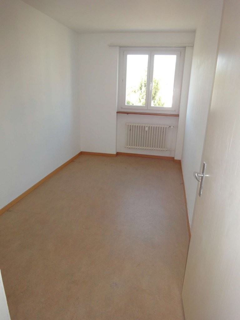 Cet appartement magnifique dans le quartier idyllique de Telliquartier n'attend que d'être animé !   
  
Pour que toutes les conditions soient réunies pour cela, l'appartement vous offre :   
  
\- Cuisine fermée avec accès au balcon   
\- Salon avec parquet   
\- Chambres et couloir avec PVC   
\- , photo 5 sur 7