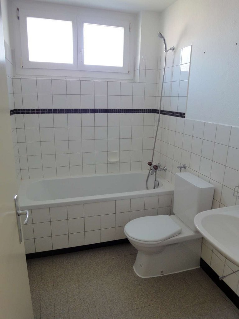 Cet appartement magnifique dans le quartier idyllique de Telliquartier n'attend que d'être animé !   
  
Pour que toutes les conditions soient réunies pour cela, l'appartement vous offre :   
  
\- Cuisine fermée avec accès au balcon   
\- Salon avec parquet   
\- Chambres et couloir avec PVC   
\- , photo 3 sur 7