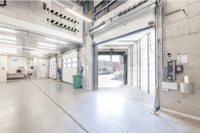 2390m² commercial, photo 3 sur 10