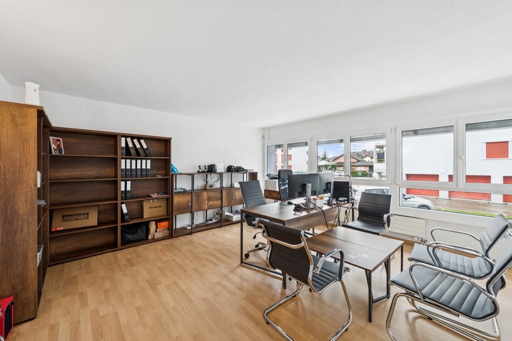 94m² office