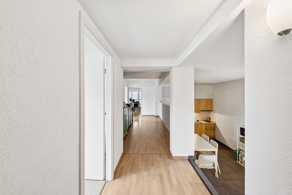 94m² office