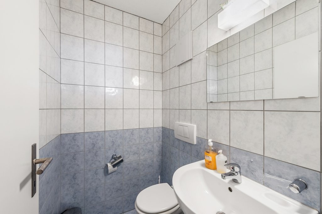 94m² office