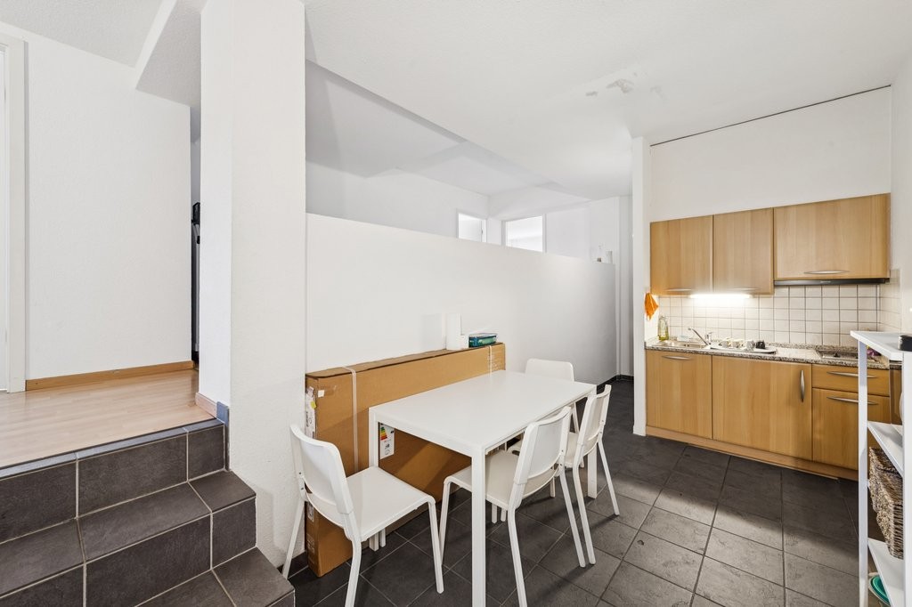 94m² office