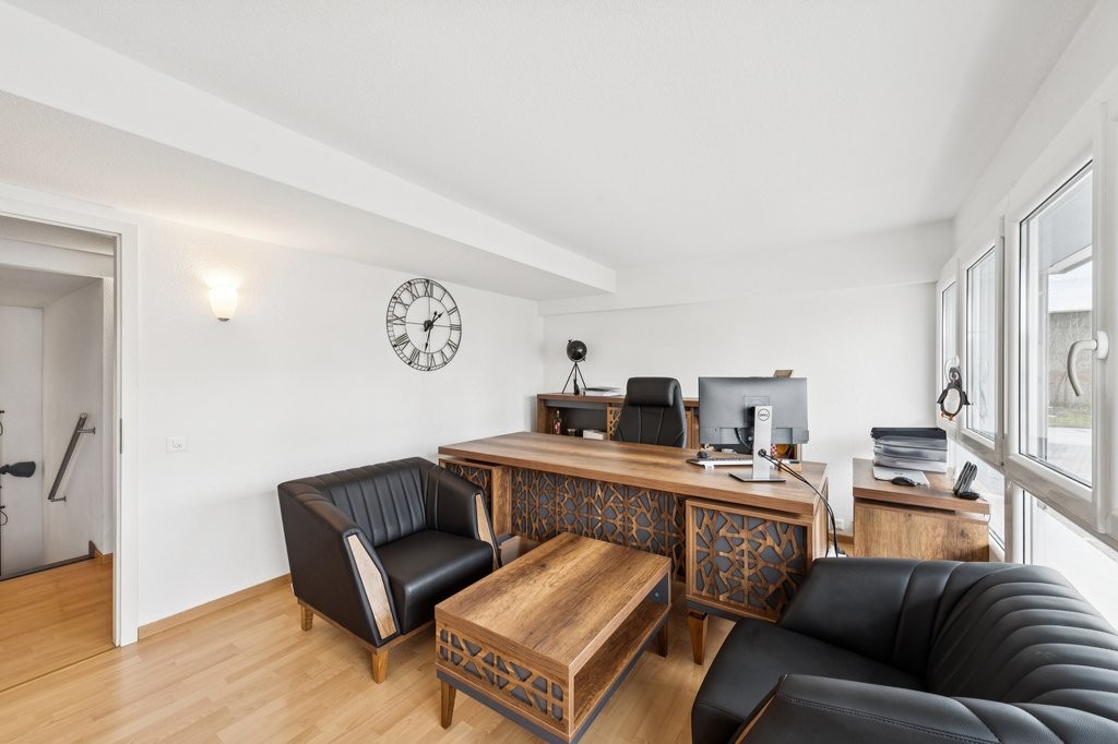 94m² office