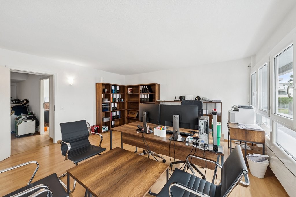 94m² office