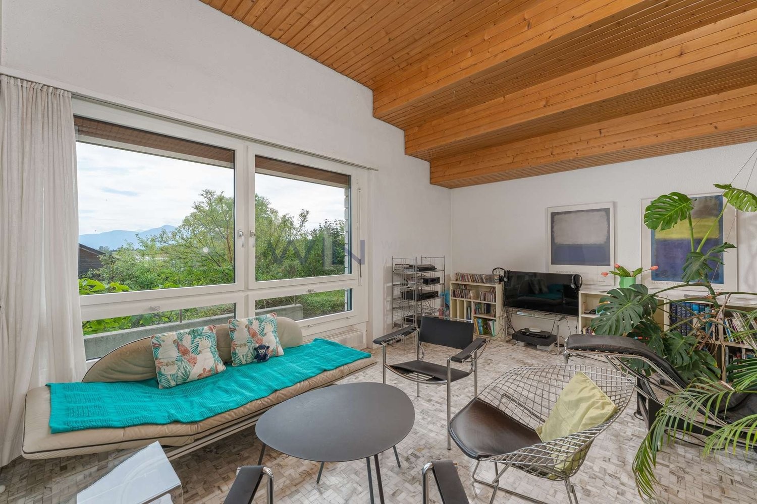 Le refuge familial exclusif avec une intimité maximale

FAITS-CLÉS
- calme, ensoleillé, idyllique, vue imprenable
- parquet, cheminée, véranda, pièces lumineuses
- garage, installation solaire

Convient pour :
Les personnes qui recherchent le calme et l'intimité

TEXTE CLAIR : Parfait pour les amour