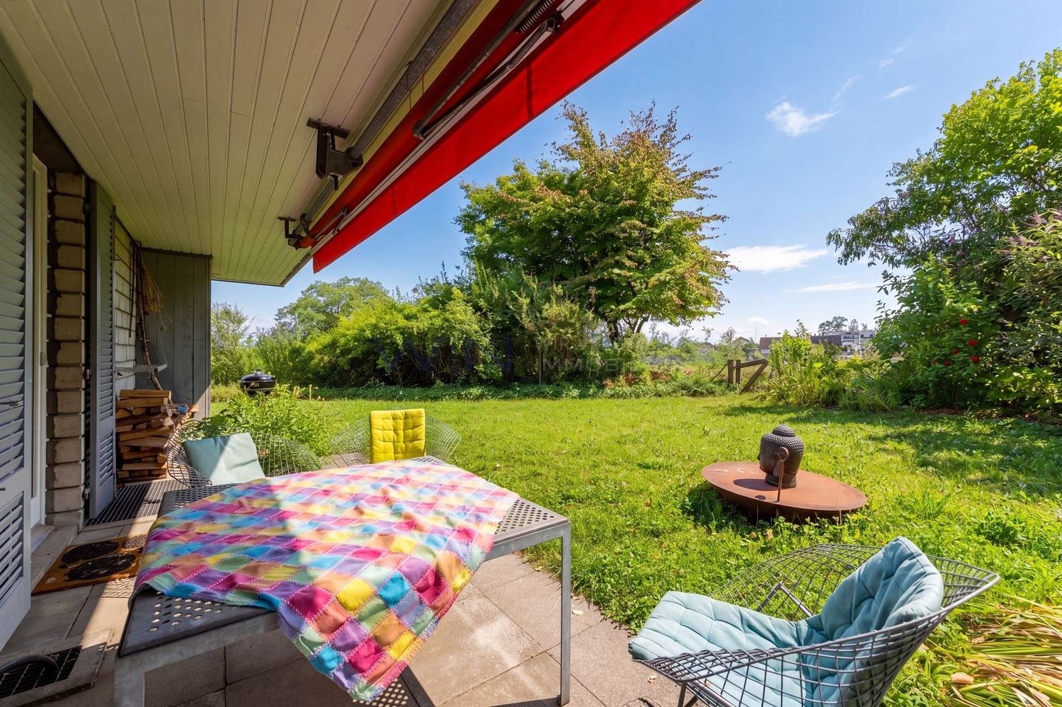 Le refuge familial exclusif avec une intimité maximale

FAITS-CLÉS
- calme, ensoleillé, idyllique, vue imprenable
- parquet, cheminée, véranda, pièces lumineuses
- garage, installation solaire

Convient pour :
Les personnes qui recherchent le calme et l'intimité

TEXTE CLAIR : Parfait pour les amour