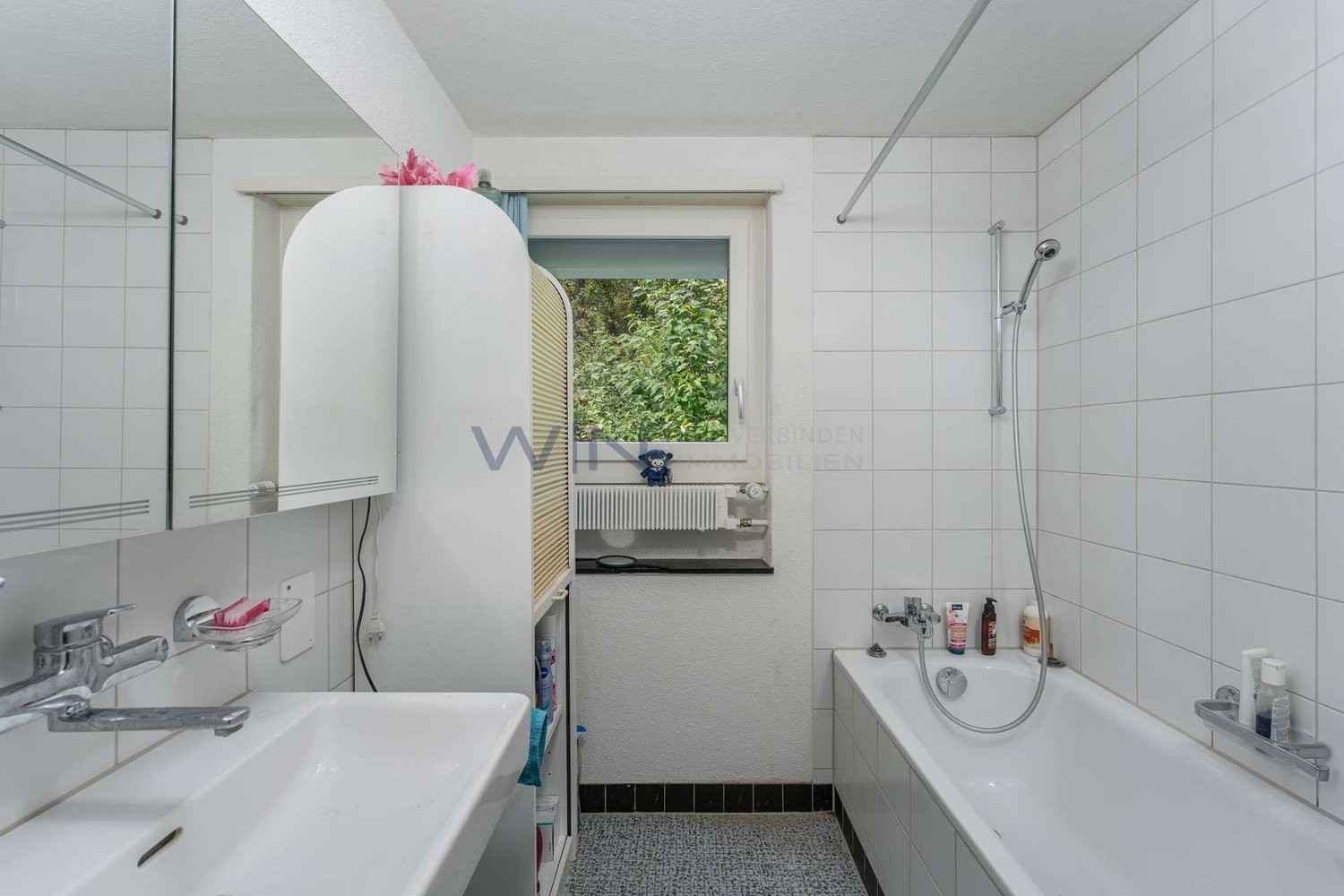 Le refuge familial exclusif avec une intimité maximale

FAITS-CLÉS
- calme, ensoleillé, idyllique, vue imprenable
- parquet, cheminée, véranda, pièces lumineuses
- garage, installation solaire

Convient pour :
Les personnes qui recherchent le calme et l'intimité

TEXTE CLAIR : Parfait pour les amour