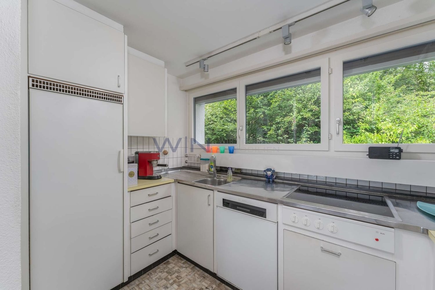 Le refuge familial exclusif avec une intimité maximale

FAITS-CLÉS
- calme, ensoleillé, idyllique, vue imprenable
- parquet, cheminée, véranda, pièces lumineuses
- garage, installation solaire

Convient pour :
Les personnes qui recherchent le calme et l'intimité

TEXTE CLAIR : Parfait pour les amour