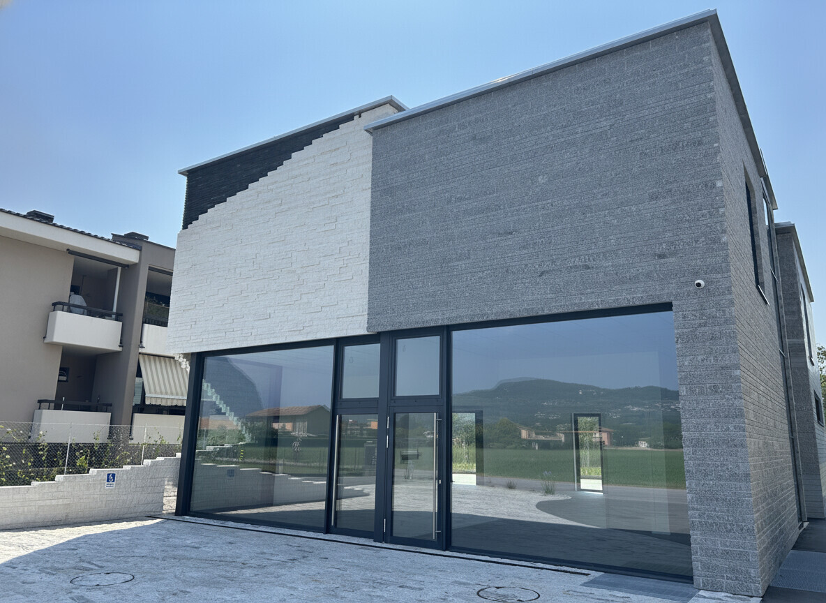 Magasin de 35m², photo 1 sur 9
