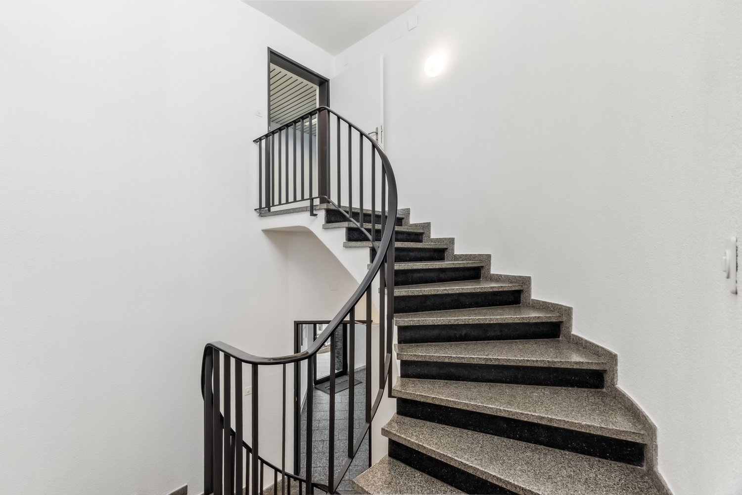 170m² office
