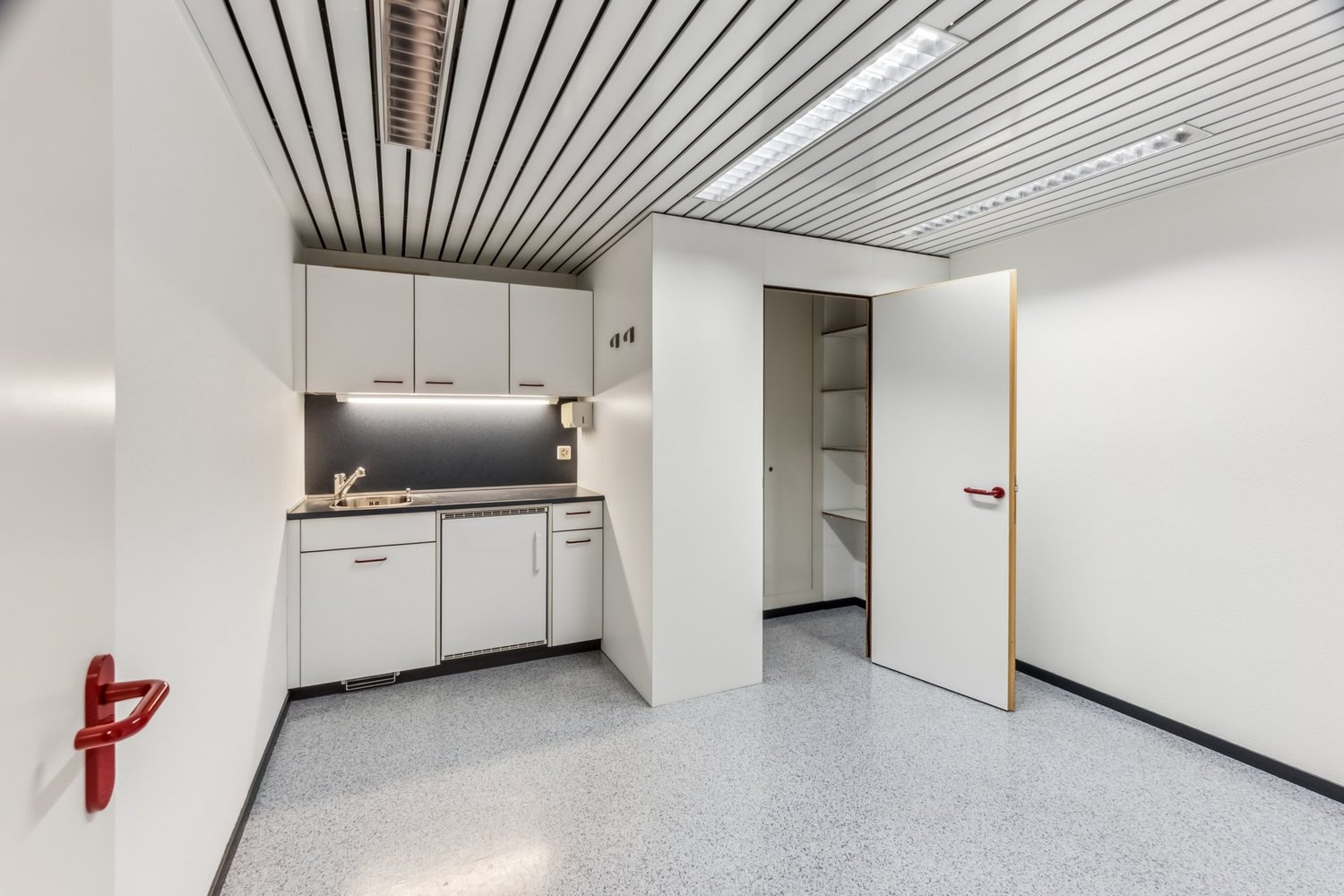 170m² office