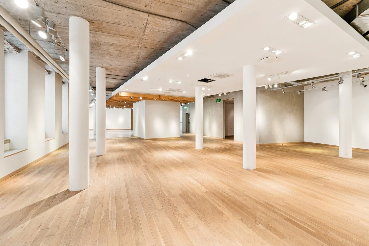 945m² shop, photo 4 sur 7