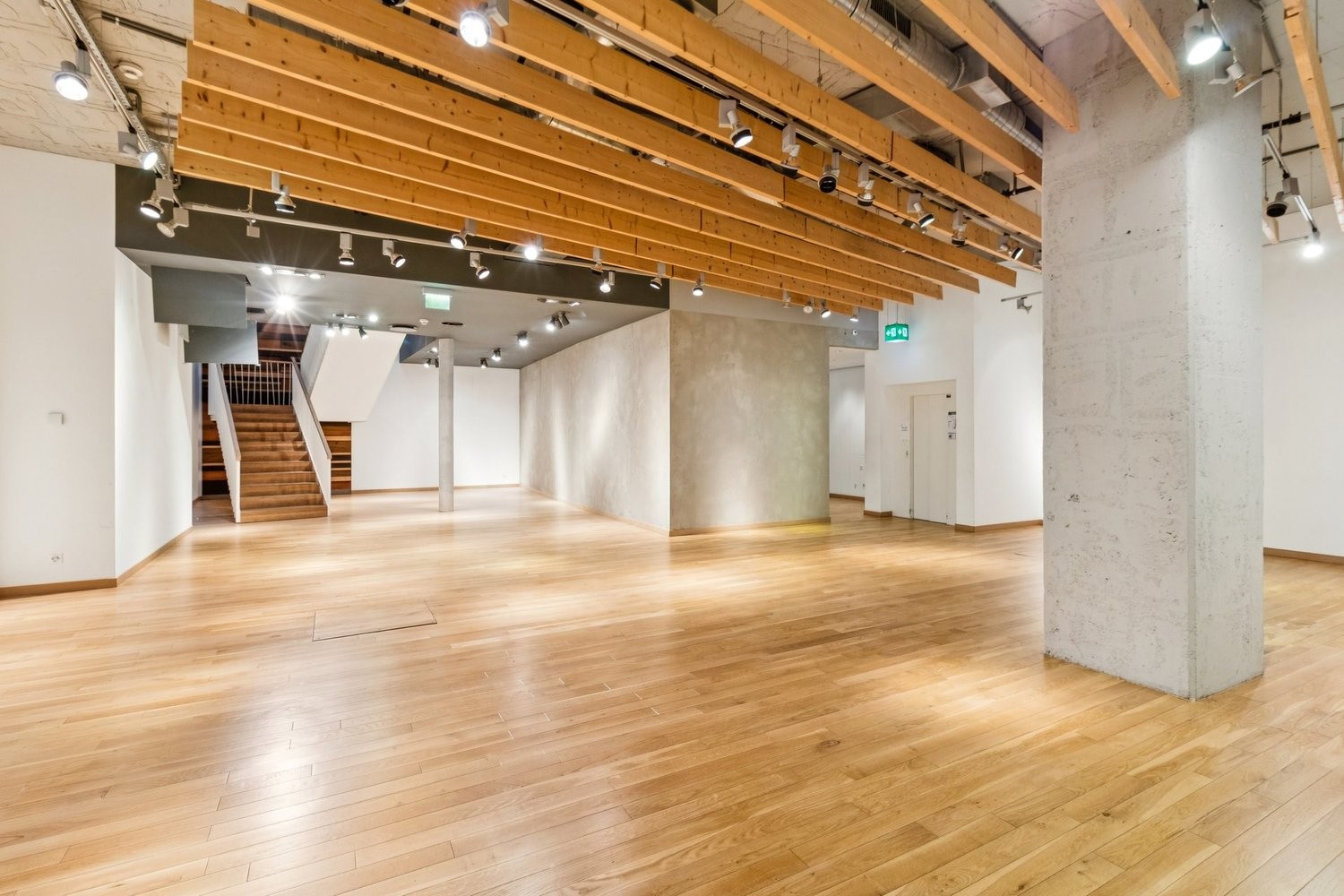 945m² shop, photo 6 sur 7