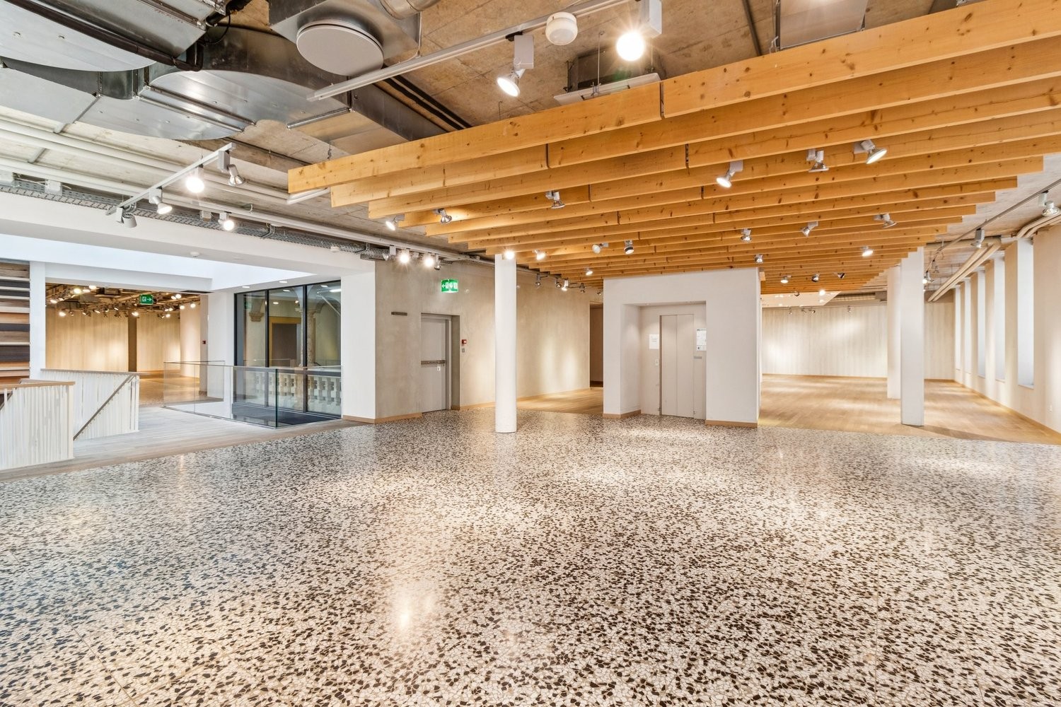 945m² shop, photo 5 sur 7