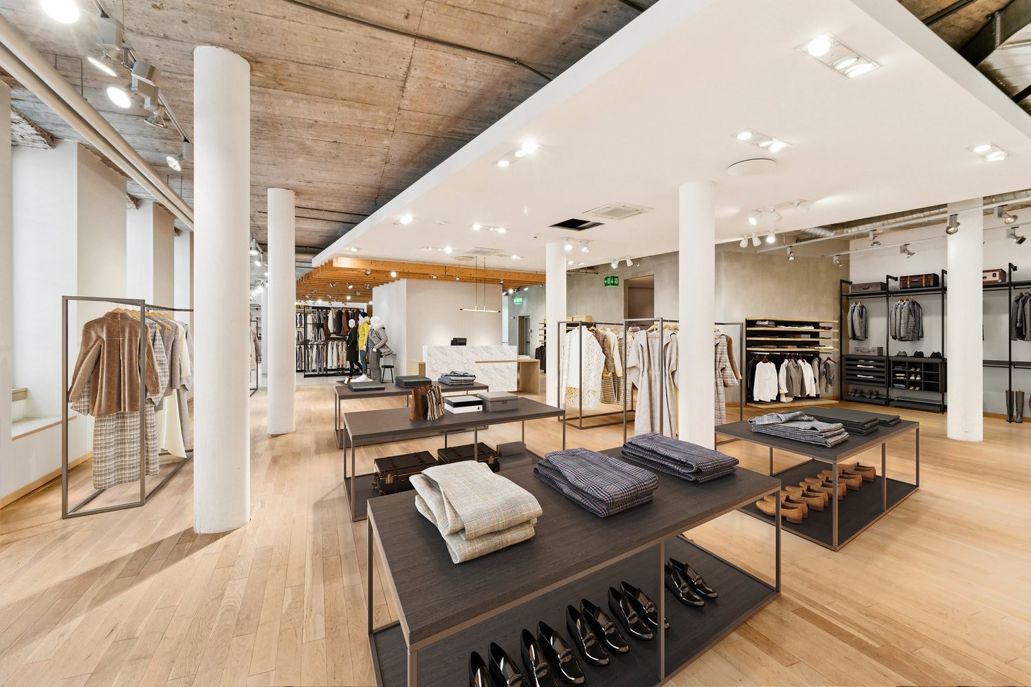 945m² shop, photo 7 sur 7