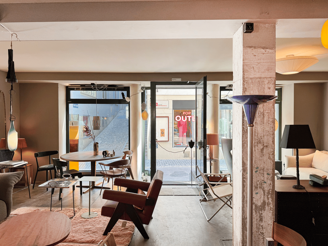 131m² shop