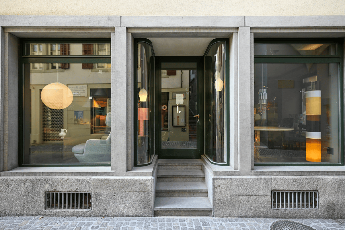 131m² shop