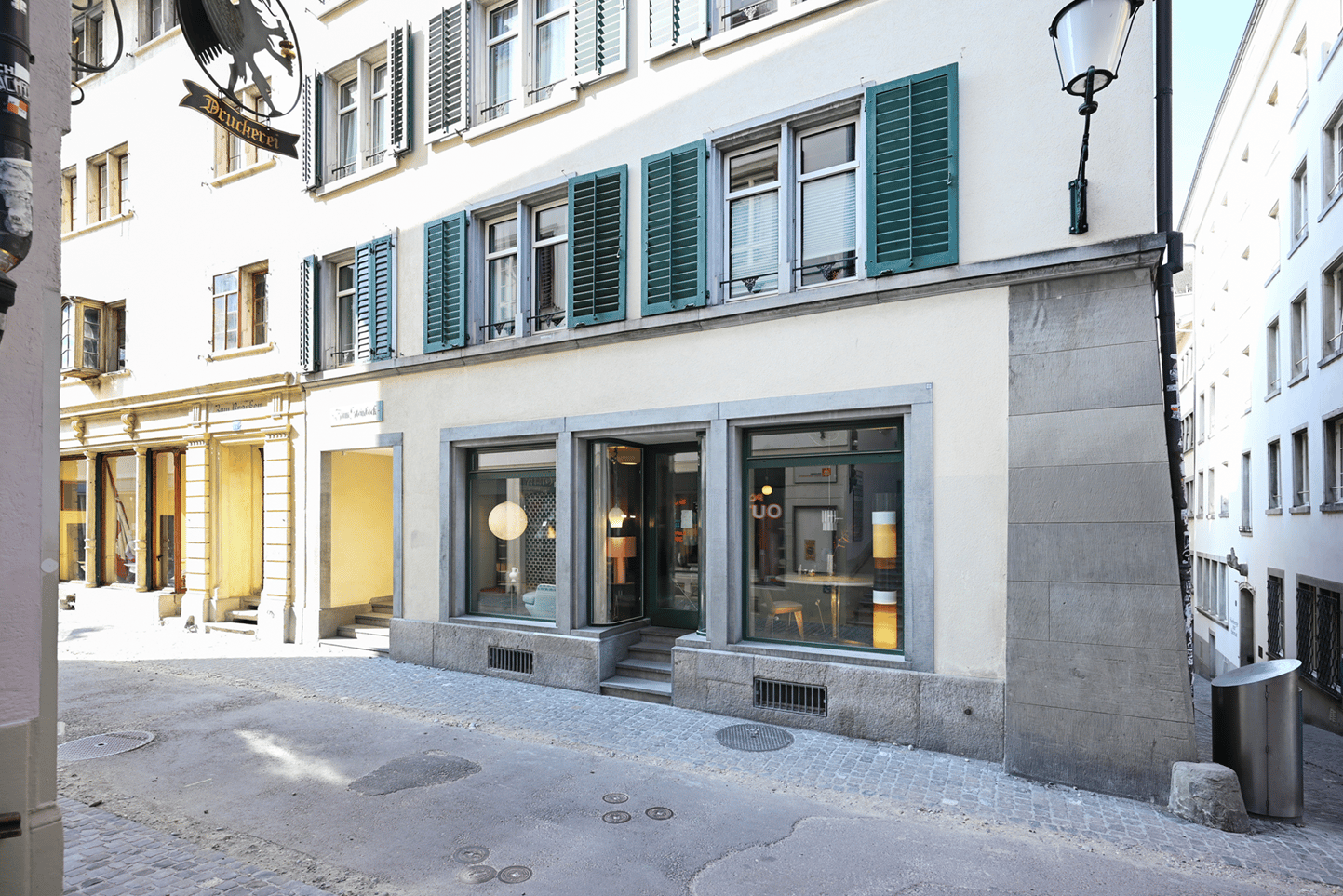 131m² shop