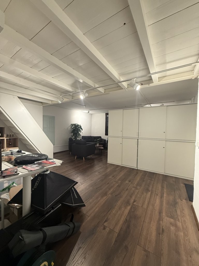 104m² shop