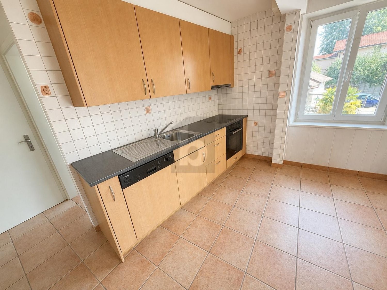 5 rooms apartment