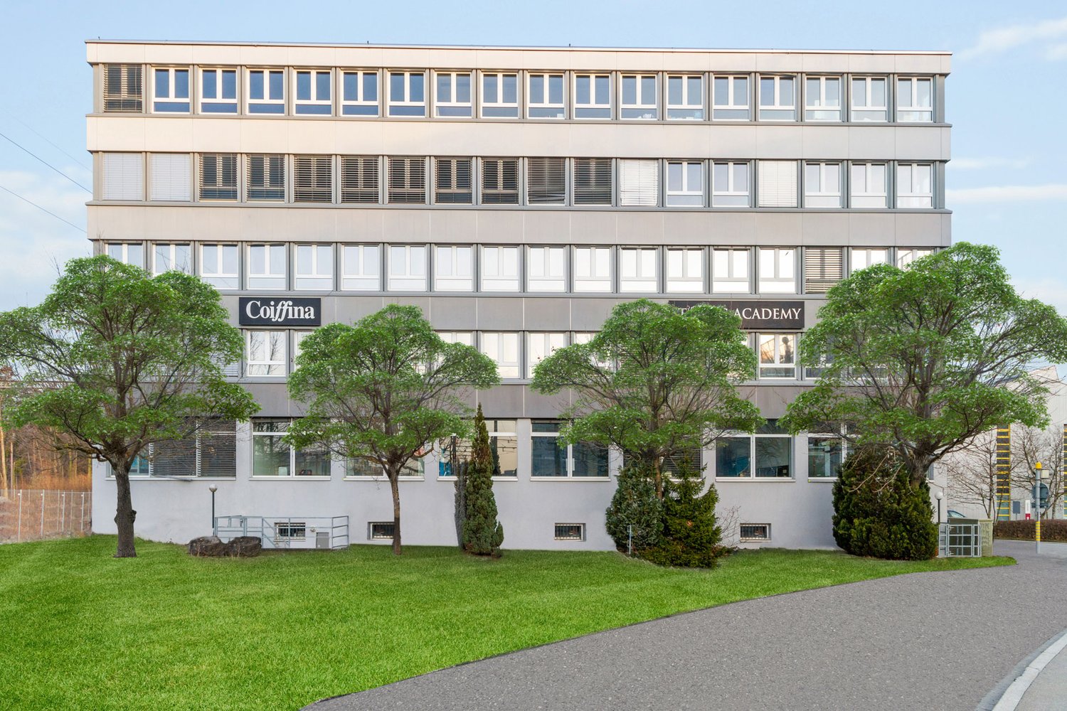 765m² de bureaux