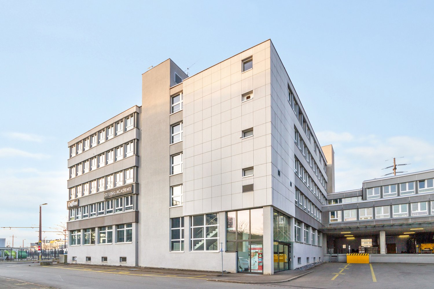 765m² de bureaux