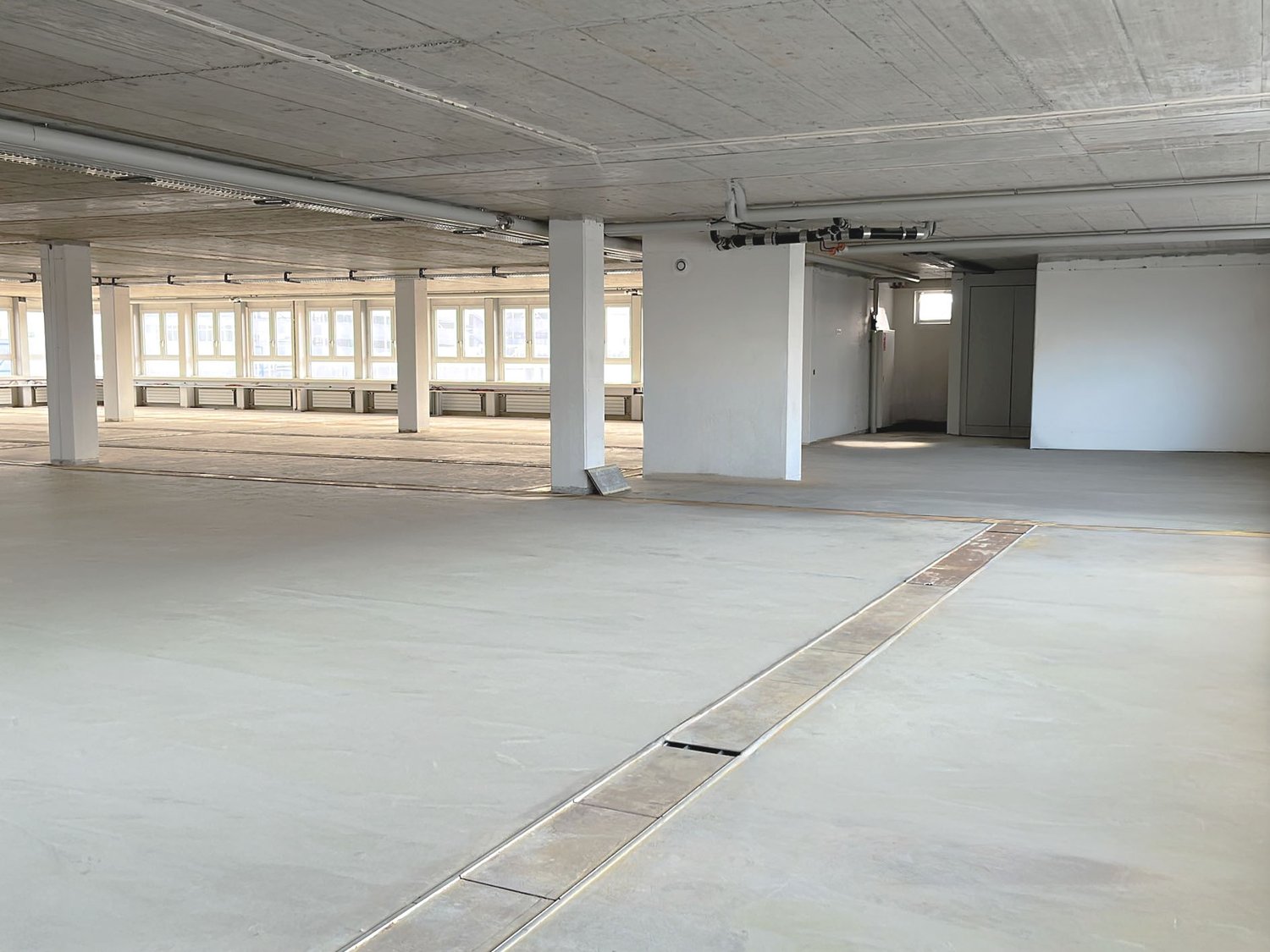 765m² de bureaux