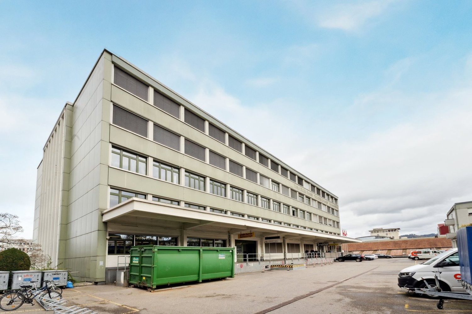 Bureau de 300m², photo 1 sur 7
