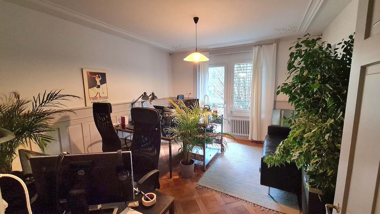 Bureau

Nous louons immédiatement ou à convenir un poste de travail meublé dans notre studio de film d'animation en plein cœur de Zürich.

Le studio se situe dans un appartement d'imme ancien à un emplacement idéal, à cinq minutes de la gare de Wiedikon, avec des liaisons directes en S-Bahn vers la 