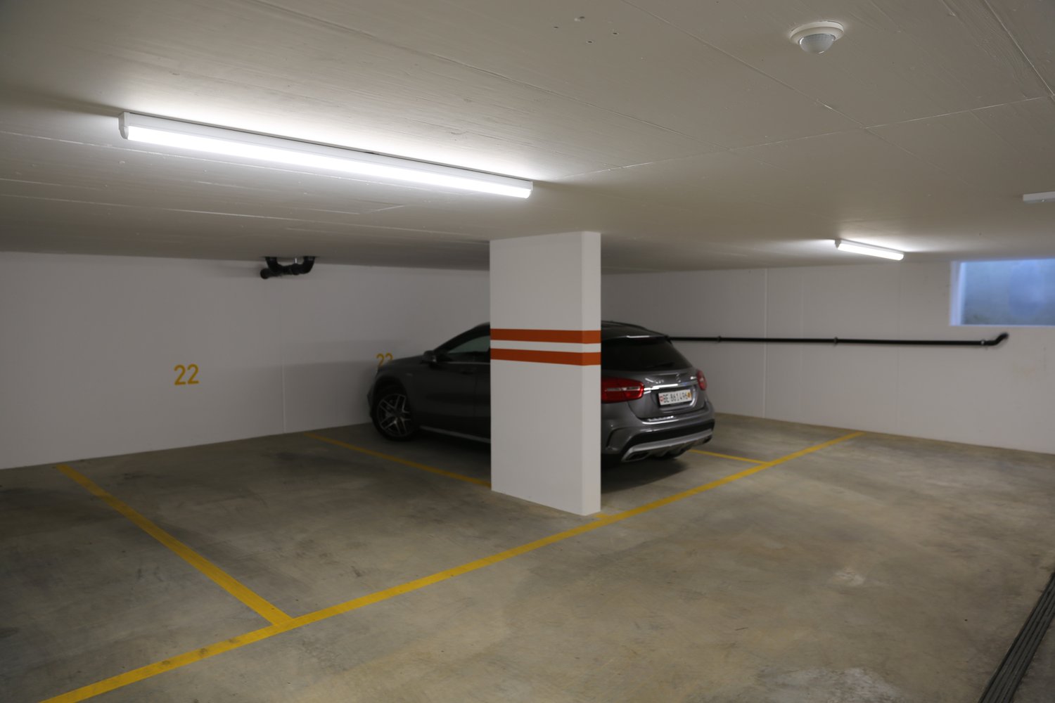 Place de parc ouvert de 8m², photo 2 sur 3