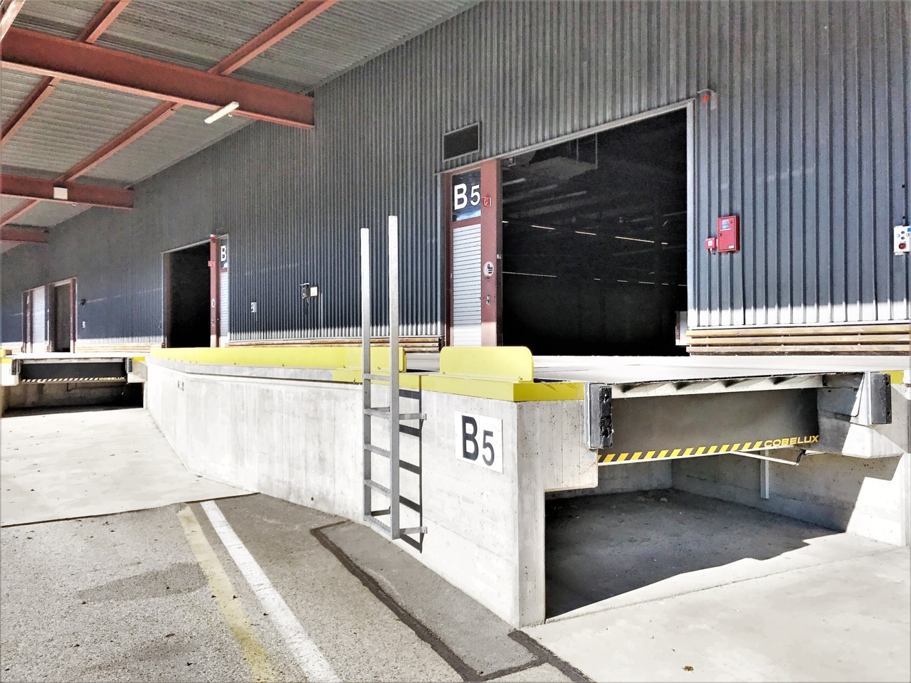 27715m² industrial object