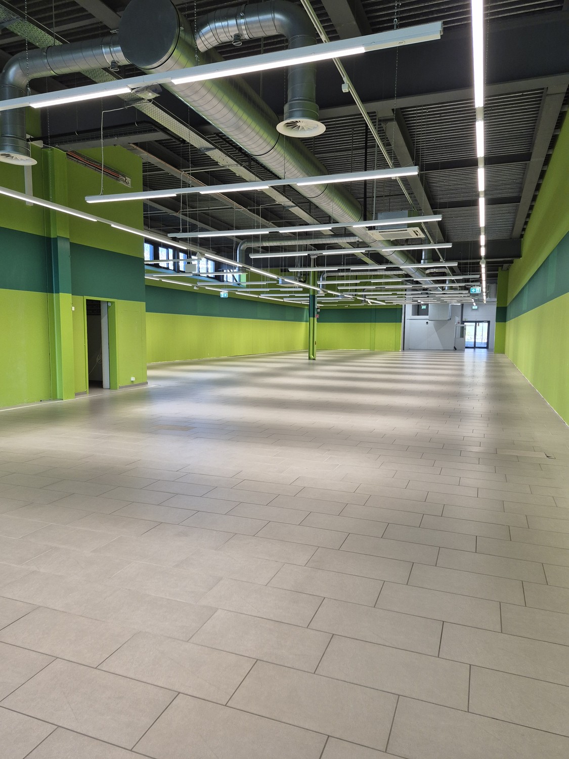 2486m² commercial