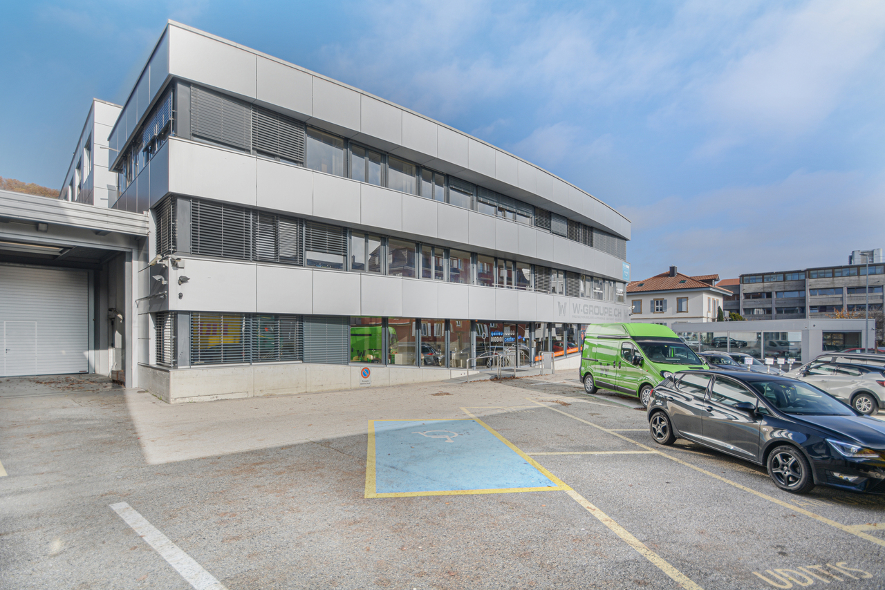 120m² office
