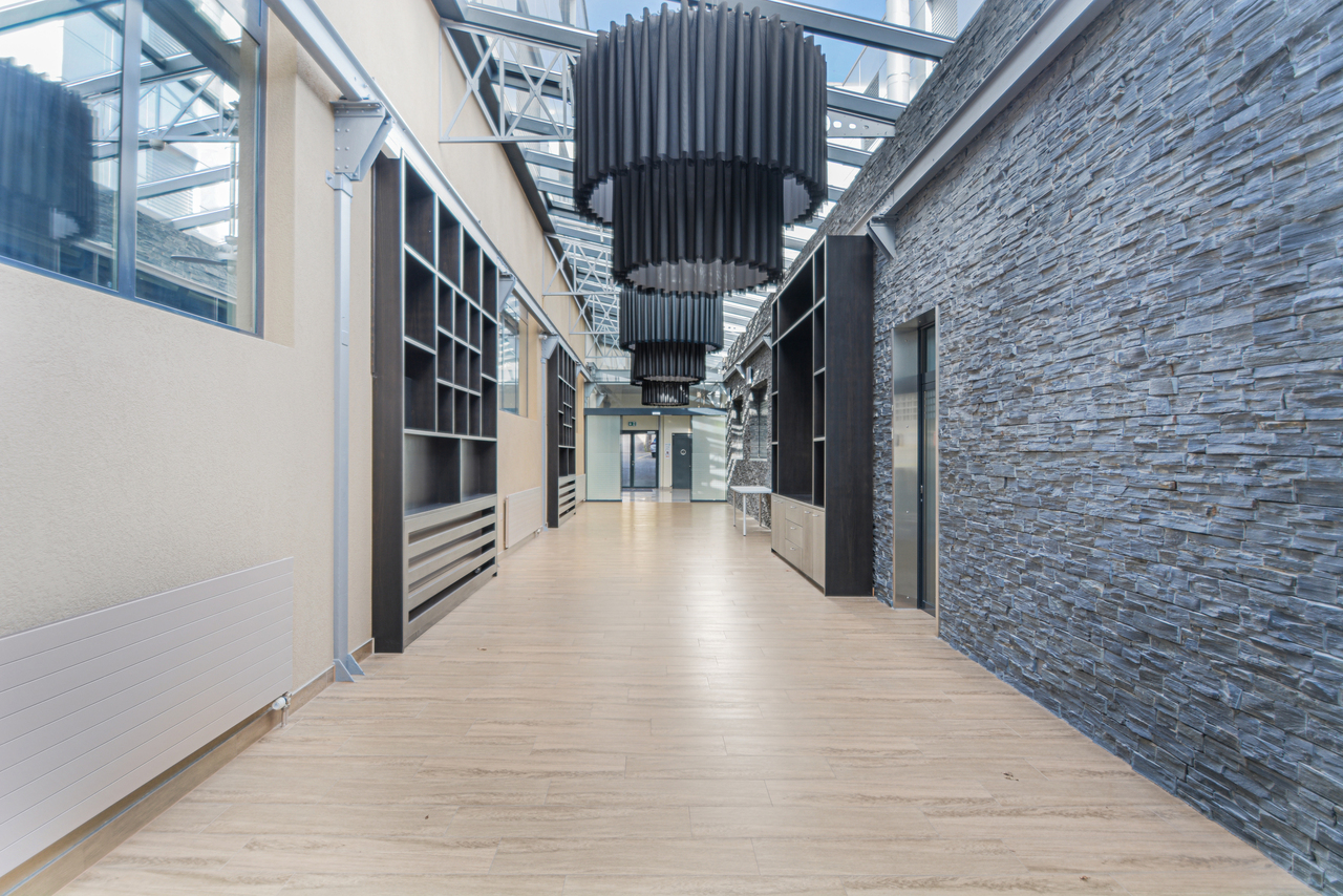120m² office